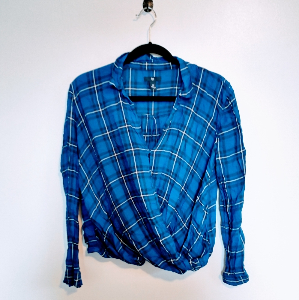 Gap blue plaid flannel draped front top, size small. Long sleeves